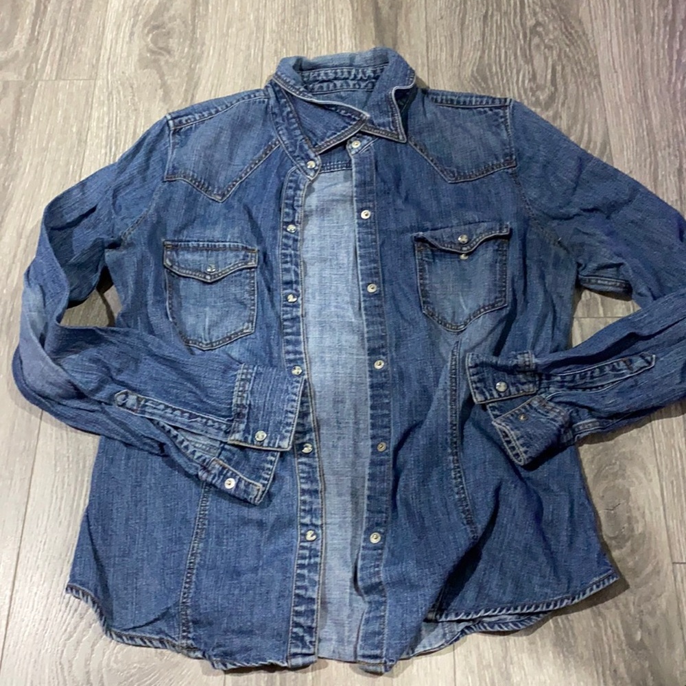 Gap button up